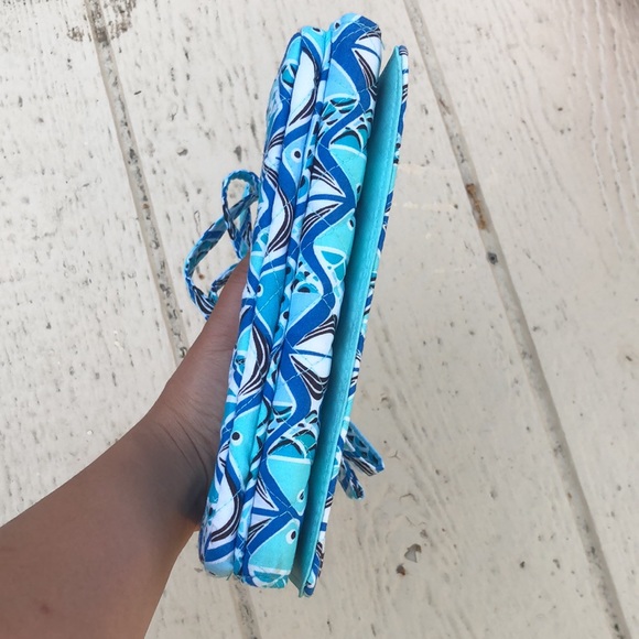 Vera Bradley Wristlet Crossbody Wallet Go Fish - Picture 7 of 7